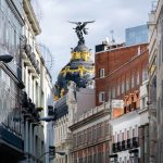Estatua de la Victoria - Edificio Metrópolis en Madrid