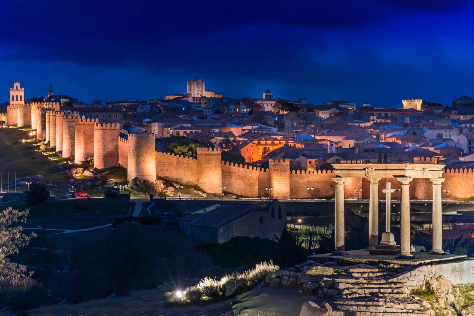 Disfruta de la serenidad de Ávila en un tour guiado
